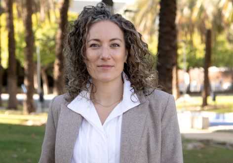 Mónica Giménez Marqués receives the RSEQ Young Researcher Award in the “Gro...